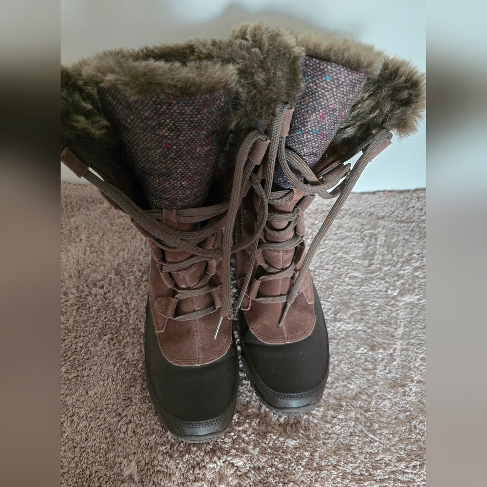 The North Face Brown Winter Boots with Fur Trim and Rubber Sole - Picture 7 of 10